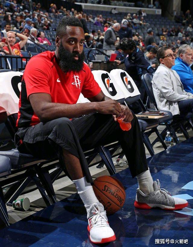 欧超杯倒计时；布鲁克林篮网今晨官宣签约；细节引发关注；管理层满意；身体对抗强度拉满